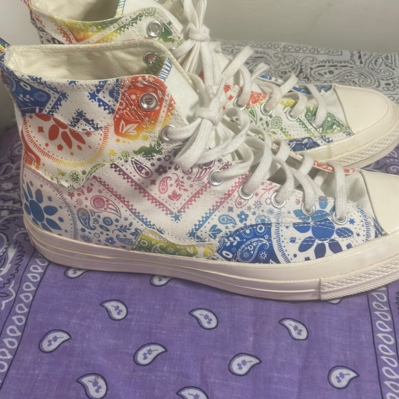 2022 Pride Converse - Picture 2 of 4